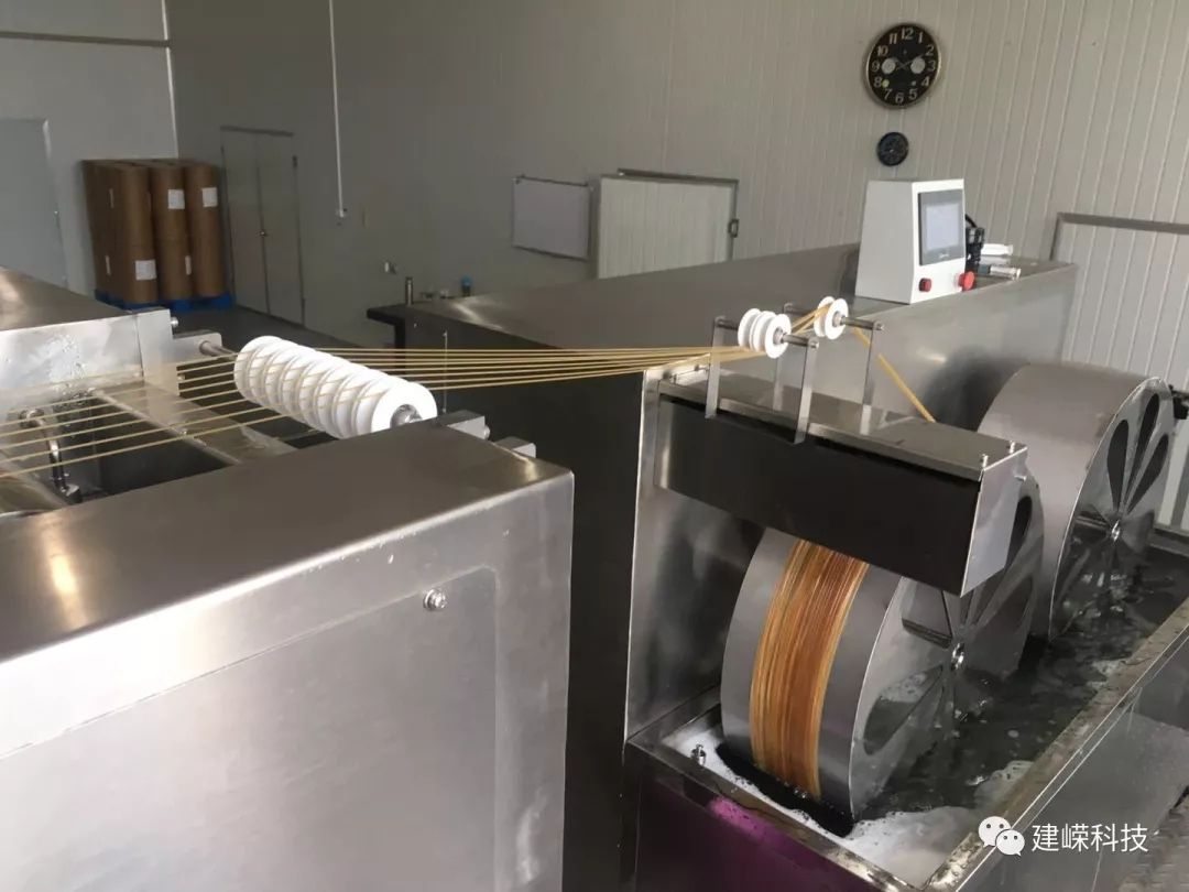 客戶現(xiàn)場(chǎng)紡絲驗(yàn)收，開機(jī)紡絲一氣呵成